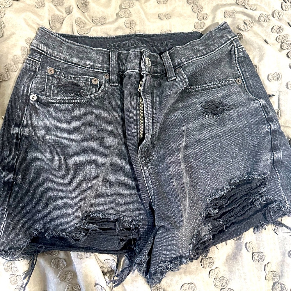 American eagle women’s denim shorts.